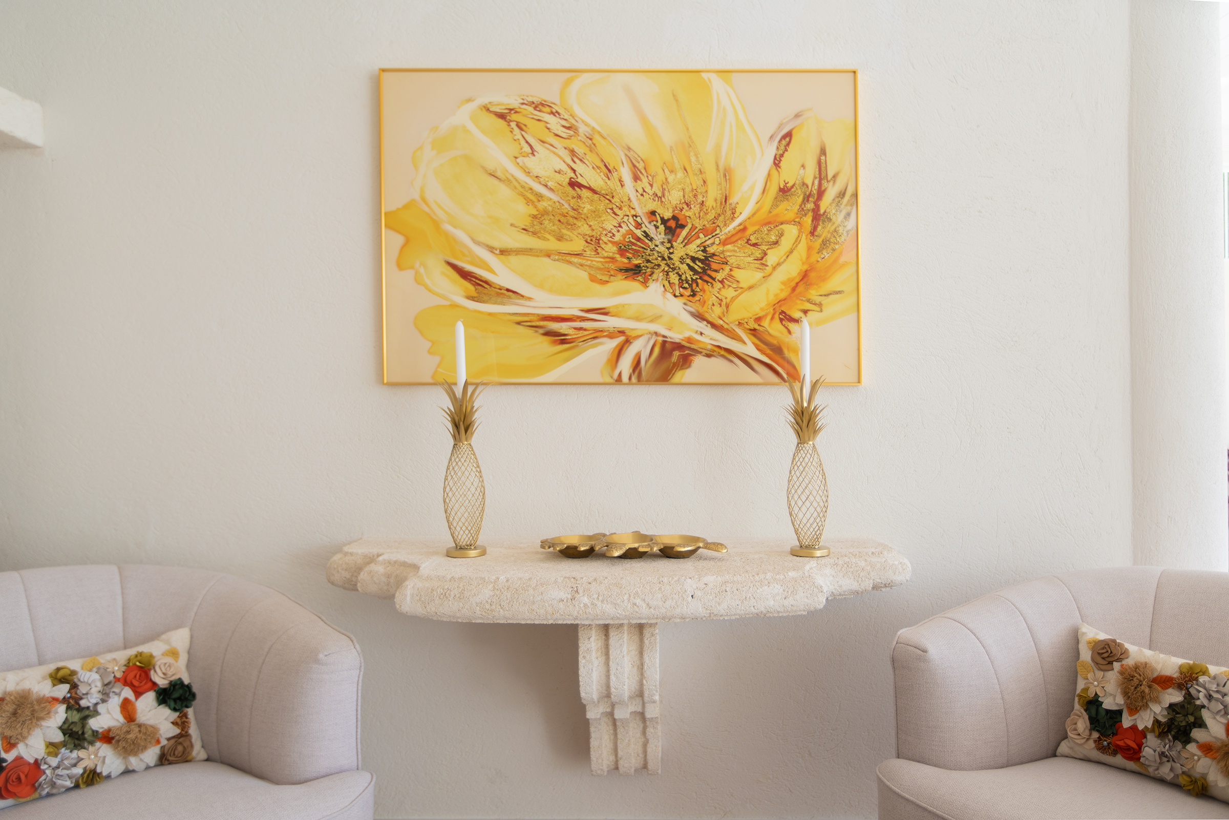 https://saramarhouse.com/wp-content/uploads/2025/07/Living-Room-19.jpg